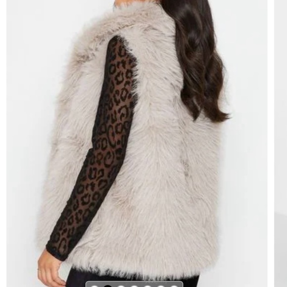 GAP FAUX FUR VEST IN WHITE COLOR - Picture 2 of 9